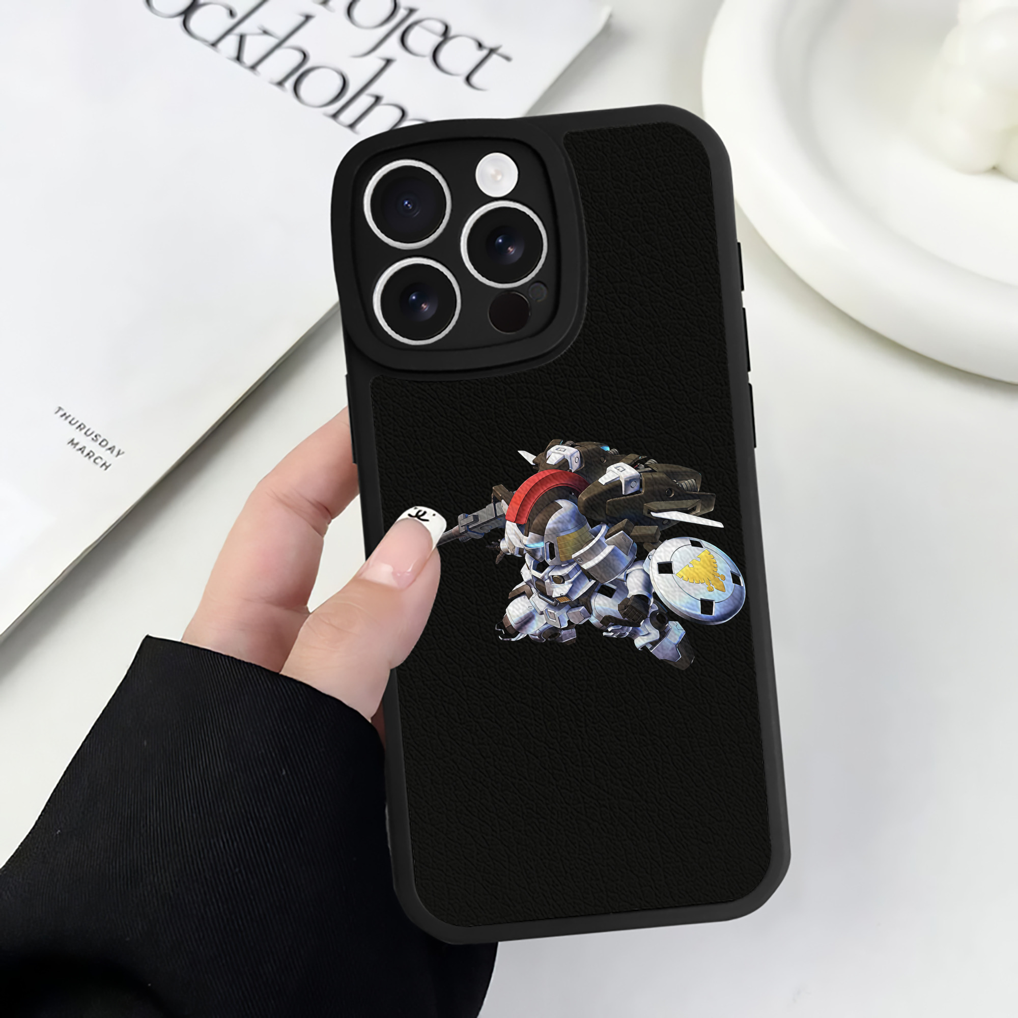 （画像用） 機動戦士ガンダム Mobile Suit Gundam 【iPhone 16シリーズ対応】シリコンスマホケース（レザー調） 材質：シリコン